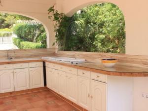 A kitchen or kitchenette at VILLA ALCAZAR