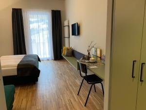 Posteľ alebo postele v izbe v ubytovaní JUFA Hotel Laterns - Klangholzhus