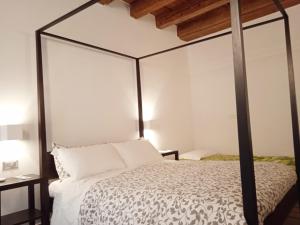 Postel nebo postele na pokoji v ubytování Moira Rooms