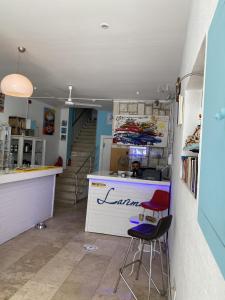 Кухня или мини-кухня в Larimar Hotel Cesme
