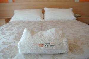 Cama ou camas em um quarto em Hotel Bologna