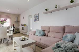 a living room with a couch and a table at Casa Caramelo in La Muela