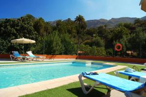 Piscina en o cerca de Casa Rural La Fuente de la Flora