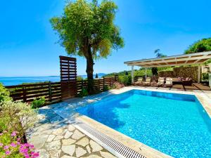 Majoituspaikassa Villa Barbati Dream with private pool tai sen lähellä sijaitseva uima-allas