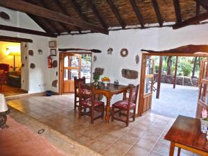 a living room with a wooden table and chairs at Casa Rural El Palmeral del Valle in Santa Lucía