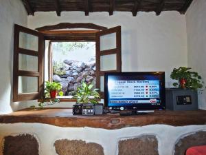 Casa Rural El Palmeral del Valle tesisinde bir televizyon ve/veya eğlence merkezi