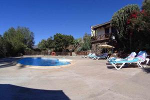 Bazén v ubytovaní Casa Rural El Olivar - La Almazara alebo v jeho blízkosti