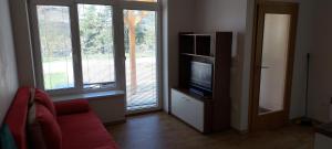 Televízia a/alebo spoločenská miestnosť v ubytovaní Aparthotel Rezidence Club Canada Lipno