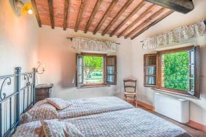 A bed or beds in a room at Casa d'Era Country Holiday Houses