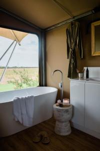 Bathroom sa Mitchell Grass Retreat