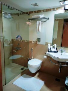 Koupelna v ubytování SRM Hotel Trichy