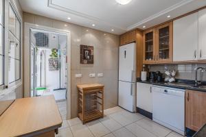 Kuchyňa alebo kuchynka v ubytovaní Terrazas del Duque II apartment