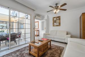 Posedenie v ubytovaní Terrazas del Duque II apartment
