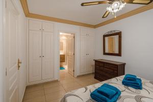 Posteľ alebo postele v izbe v ubytovaní Terrazas del Duque II apartment