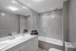 Kúpeľňa v ubytovaní Terrazas del Duque II apartment