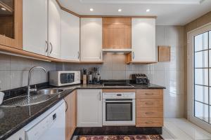 Kuchyňa alebo kuchynka v ubytovaní Terrazas del Duque II apartment