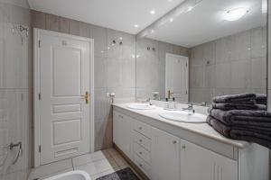 Kúpeľňa v ubytovaní Terrazas del Duque II apartment