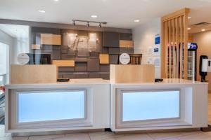 Планировка Holiday Inn Express & Suites - Lancaster - Mount Joy, an IHG Hotel