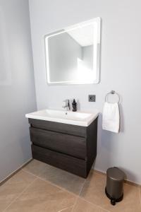 Et badeværelse på Akureyri Luxury Apartments