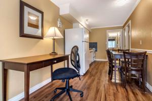 Foto da galeria de Econo Lodge Inn & Suites em Kelowna