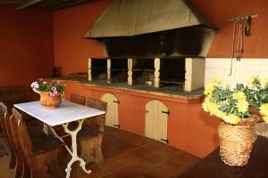 Kitchen o kitchenette sa Apartamentos Montalvo Playa