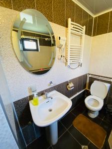 Koupelna v ubytování Guesthouse AlpenRose