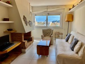 a living room with a couch and a fireplace at BLAU Bonito Duplex con Terraza in Calella de Palafrugell
