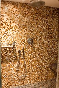 A bathroom at Melomane Penthouse