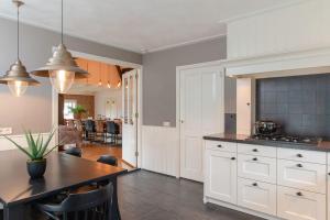 Imagen de la galería de Luxury group accommodation for 14 people, en Zuna