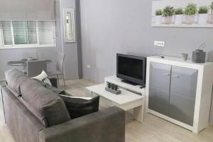 Televízia a/alebo spoločenská miestnosť v ubytovaní Apartamento Casa Lozano