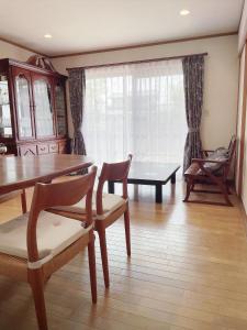 Young House的休息区