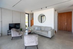 Televízia a/alebo spoločenská miestnosť v ubytovaní Infinity Residence