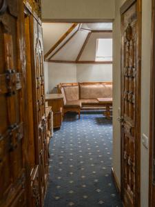 a hallway with a couch in a room at Yuzhny Dvorik in Gorki-Leninskiye