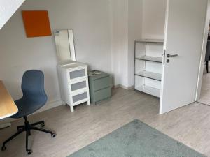 an office with a desk and a chair and a cabinet at L8 Street - Pforzheim Nordstadt in Pforzheim