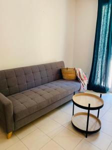 Een zitgedeelte bij Hôtel & Résidence San Roccu