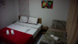 a small bedroom with a bed and a chair at Pousada Viana in Garanhuns