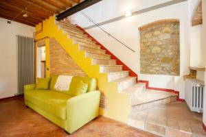 A seating area at Casetta de Sodoni by TuscanyWeGo