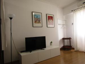 Televiisor ja/või meelelahutuskeskus majutusasutuses Casa Encantada - Poeta