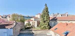 a view of a city with buildings and a tree at VILLA14 in Dijon