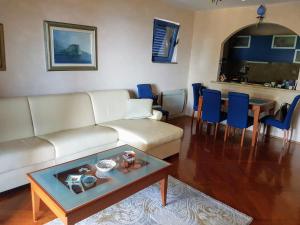 Χώρος καθιστικού στο Apartman Azzuro