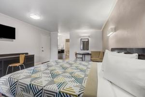 a bedroom with a bed and a living room at Motel 6-Lodi, CA in Lodi +44 photos
