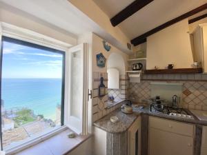 Imagen de la galería de holidaycasa Gio - in centro vista mare, en Sperlonga