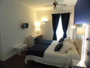 a bedroom with a bed and a window at Hotel Llorca in Platja de l’Almadrava