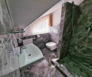 Kúpeľňa v ubytovaní Regina Apartman Hegykő + 7 fotografií