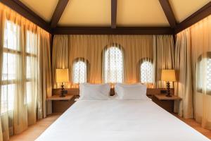 Llit o llits en una habitació de Hotel Silken El Pilar Andalucia