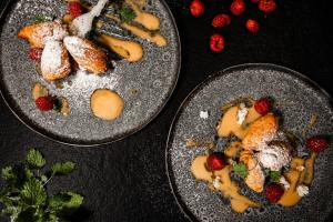 Makanan di atau berdekatan hotel