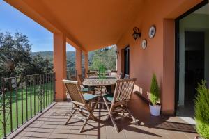 Fotografie z fotogalerie ubytování Cómoda e íntima Villa con piscina pricvada. 4 suites + 4 hab. + 2 baños v destinaci Lloret de Mar