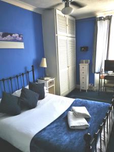 מיטה או מיטות בחדר ב-Kipps Brighton