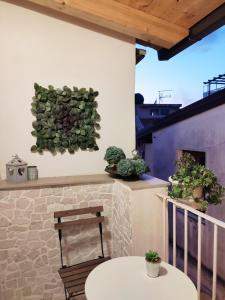 a patio with a table and a fireplace at B&B Mastro Francesco in Scilla