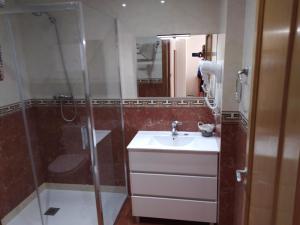 Kúpeľňa v ubytovaní Bonito apartamento al lado de la playa con vistas al mar + 37 fotografií